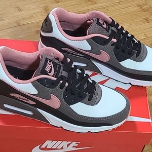 Women's Nike Air Max 90 'Summit White/Black/Red' Mens 9 (New in Box)